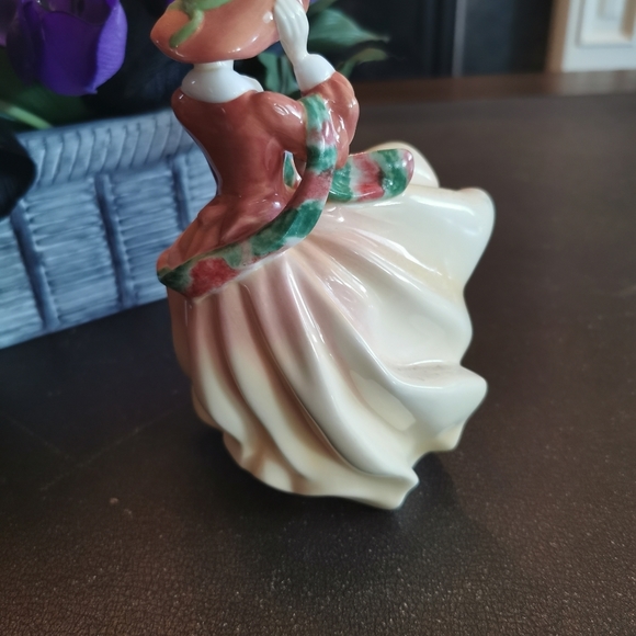 ROYAL doulton Abigail figurine - Picture 4 of 5